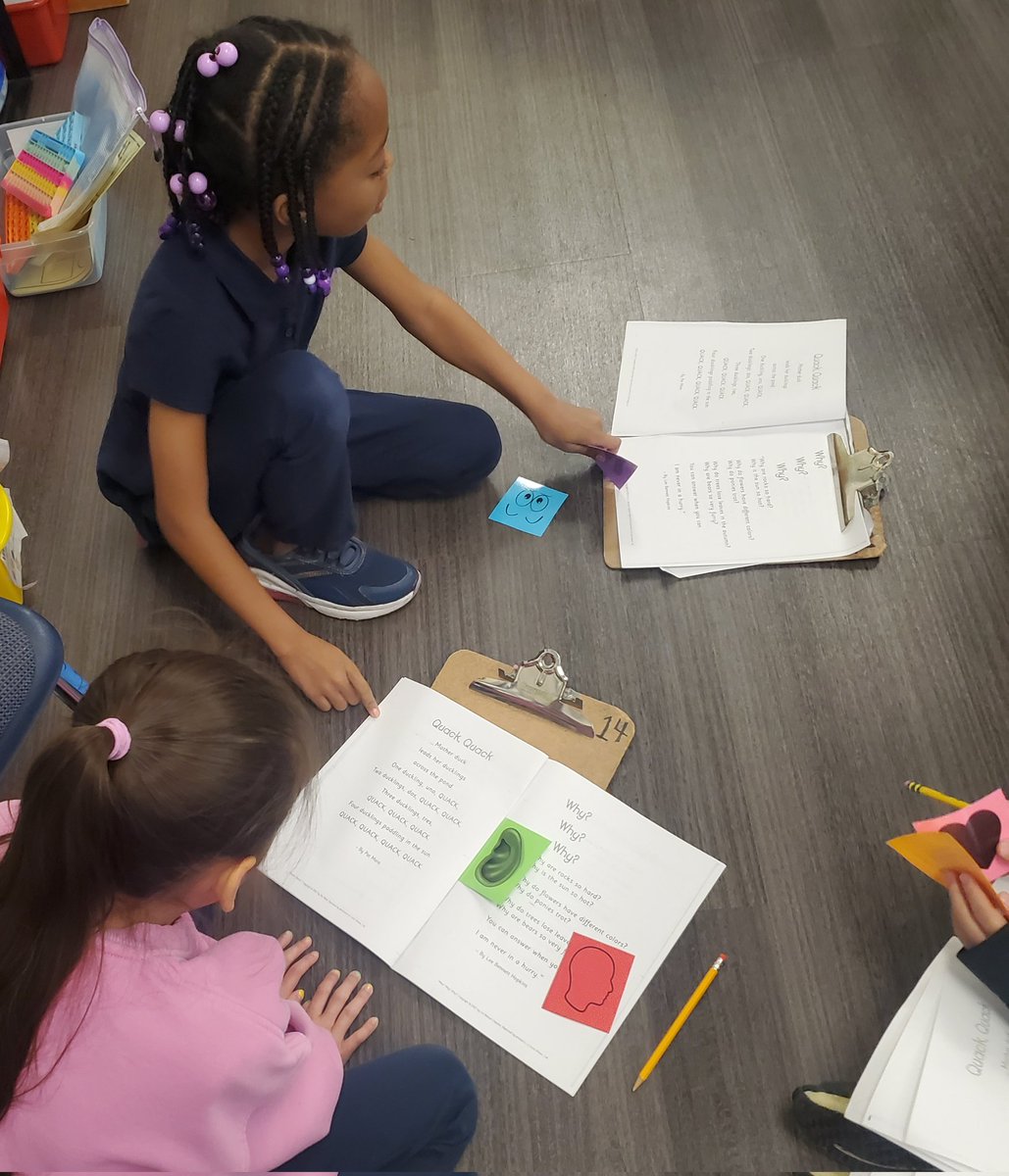 kimperclefarias's tweet photo. Today we had #PoetryCircles to discuss and annotate poems by focusing on our roles to start conversations #RISDlitandint #2ndgators🐊 #RISDweareone https://t.co/R9zQRHaa60
