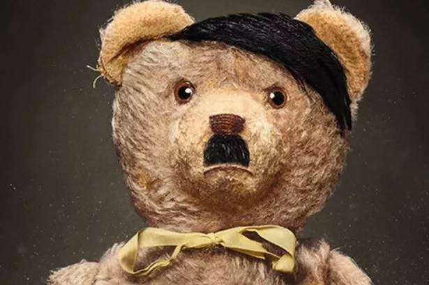 Anscheinend wurde der Teddybär aus Höckes Kindheit gefunden 🐻🙀