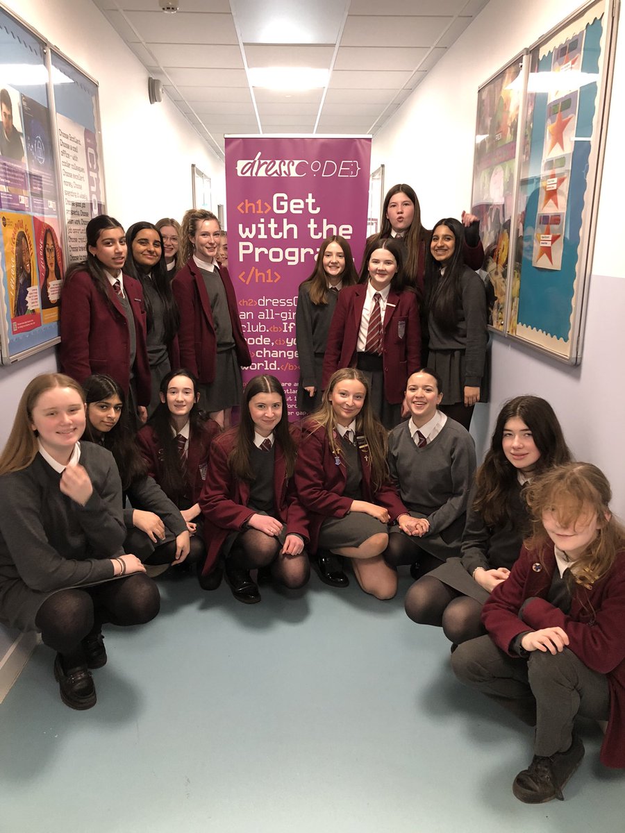 Such a busy @dressCodeHQ today and we ended this term with a games party! A huge shoutout to all the girls who attend every week and a special mention to our Senior Mentors and role models. There would be no dressCode without you! 🫶@stninianshigh @ScullionToni @DigiSchoolsERC