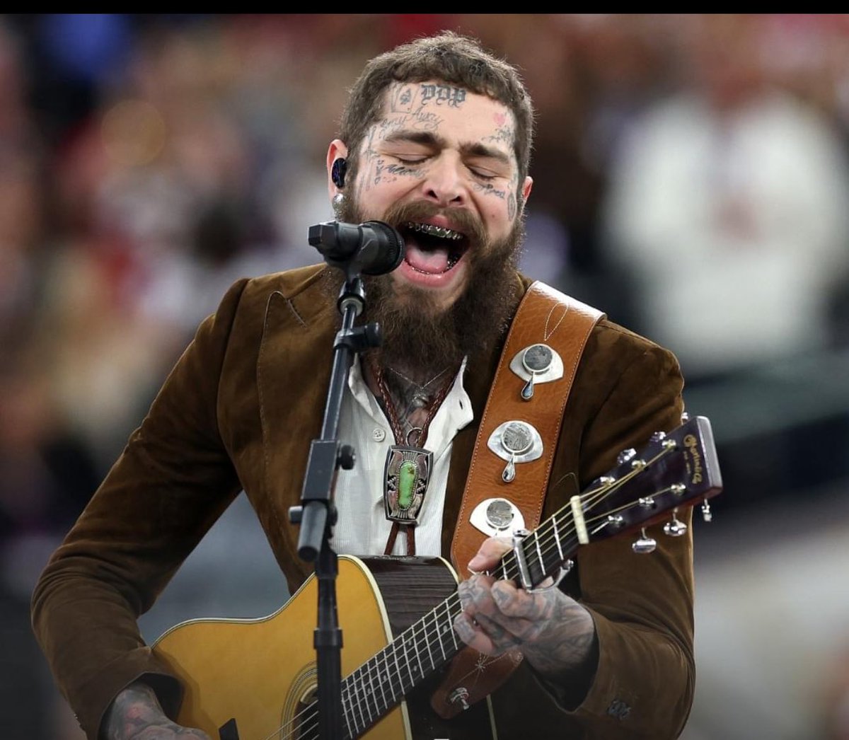 rriproarin's tweet photo. Dear Post Malonials,

I see what certain other fandoms are saying. I know you do too. 

Don’t let them pretend that their fav is putting Austin on “doing charity”. 

I’d like to politely remind them who has the most diamond and only double diamond records. 

Sincerely,

Me https://t.co/MG311sYBG5