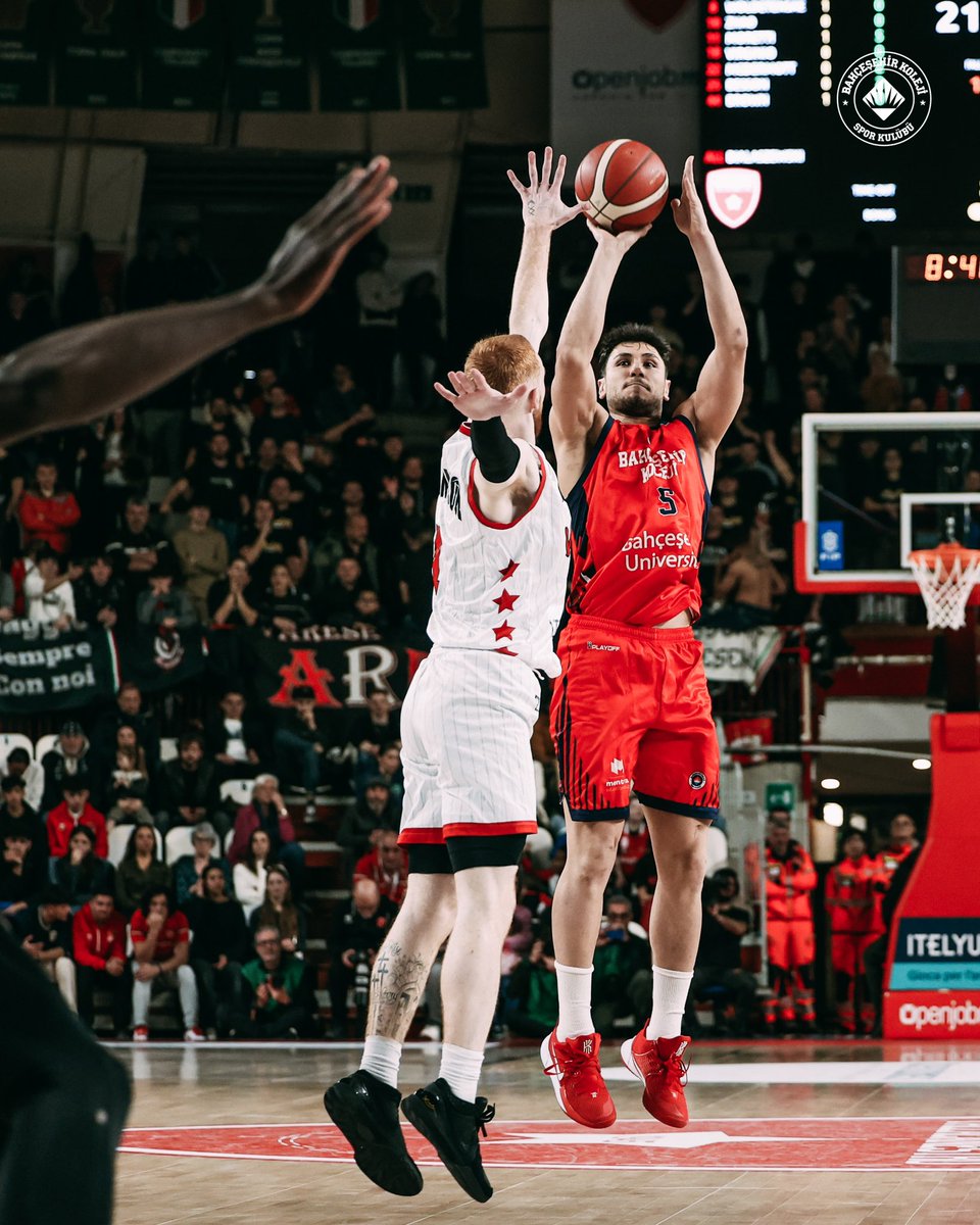 Temsilcimiz Bahçeşehir Koleji, FIBA Avrupa Kupası Yarı Finali ilk maçında Pallacanestro Varese’ye deplasmanda 81-80’lik skorla mağlup oldu.