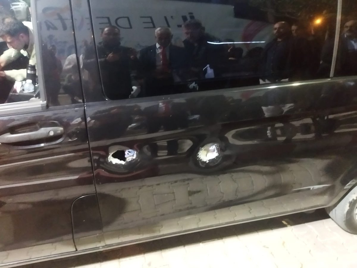 Tarsus Belediye Başkan Adayımız Ozan Bozdoğan’ın aracına silahlı saldırı gerçekleştirilmiştir. Belediye Başkan Adayımızın sağlık durumu iyidir.

Bu kurşunlar yalnızca Memleket Partisi’ne ve adayımıza değil, demokrasimize ve Tarsus halkının iradesine karşı sıkılmıştır. Bu alçakça