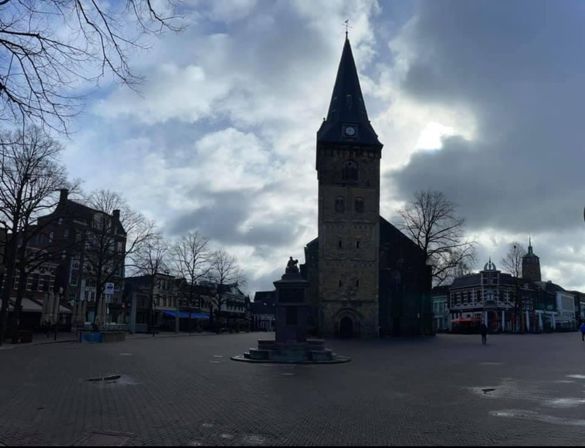 2021 - Oude Markt Enschede - 
.
.
#oudemarkt #Enschede #iphone12promax #oudemarkt #oudemarktenschede #Twente #horecaplein #lentekomteraan #mooistepleinvannederland 
#imtrinews #freddyrosink