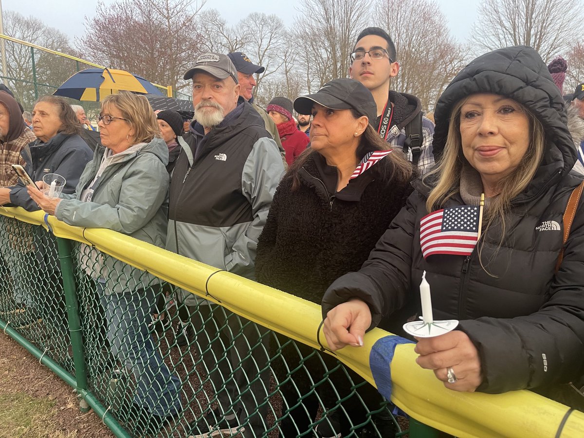 Large turnout for tonight’s prayer vigil for Officer Jonathan Diller. Tune in at 8 and 10 to see our coverage as the community says goodbye to a fallen hero ⁦@News12LI⁩