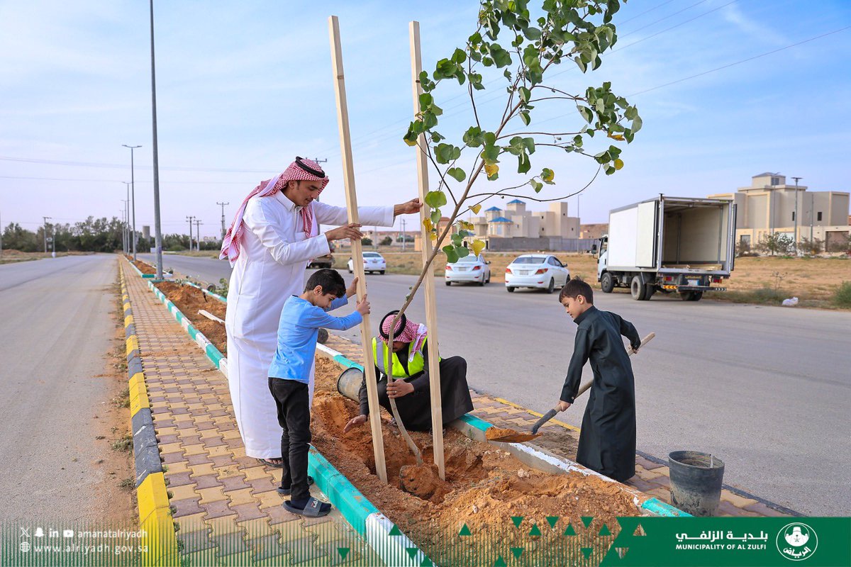 mun_Zlf's tweet photo. قامت #بلدية_الزلفي بزراعة عدد ٧٥ شتلة بطريق الملك عبدالله بمشاركة جمعية زلفى التطوعية و عدد من المتطوعيين وذلك بهدف زيادة الغطاء النباتي ورفعًا لمستوى جودة الحياة #لمستقبل_أكثر_استدامة
#أمانة_منطقة_الرياض https://t.co/twz7tiPkCf