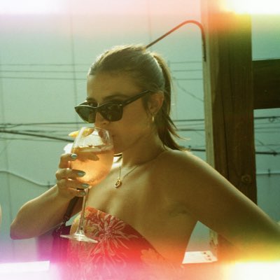 _nutmegan_'s tweet photo. #NewProfilePic #aperol #fuckwme #isitspringyet? https://t.co/Xe7mRAFHTd