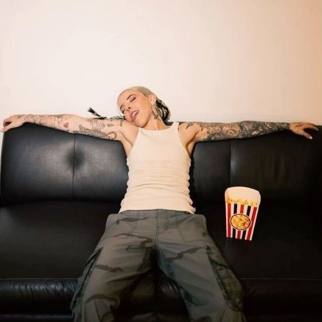 miko as dogs 💗💬 tweet media