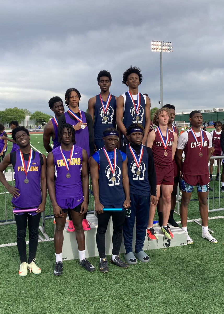 9th Boys are 4x200 District Champions🥇! @RamNationCRHS @CypressRidgeHS