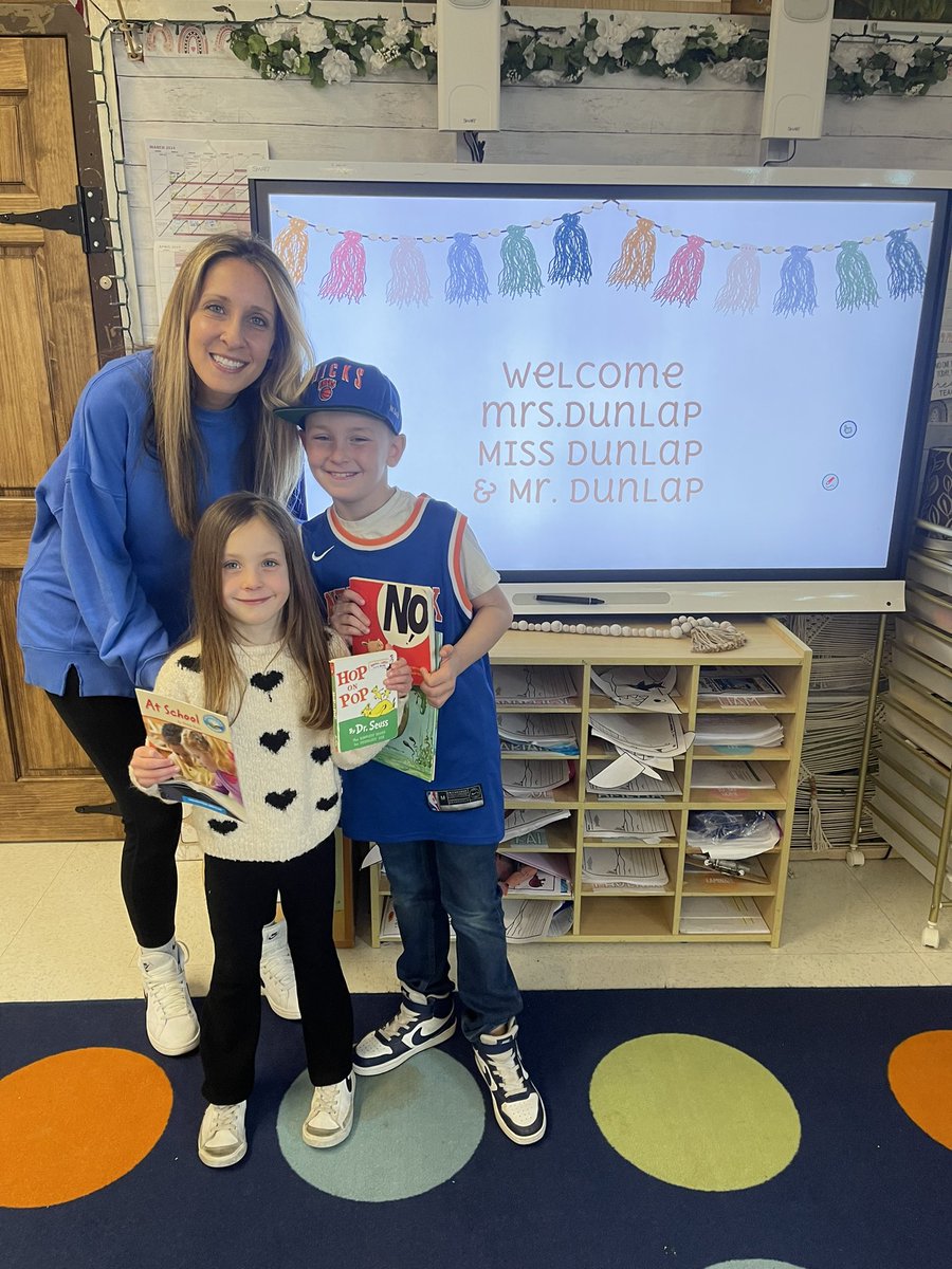 MsTharas tweet media