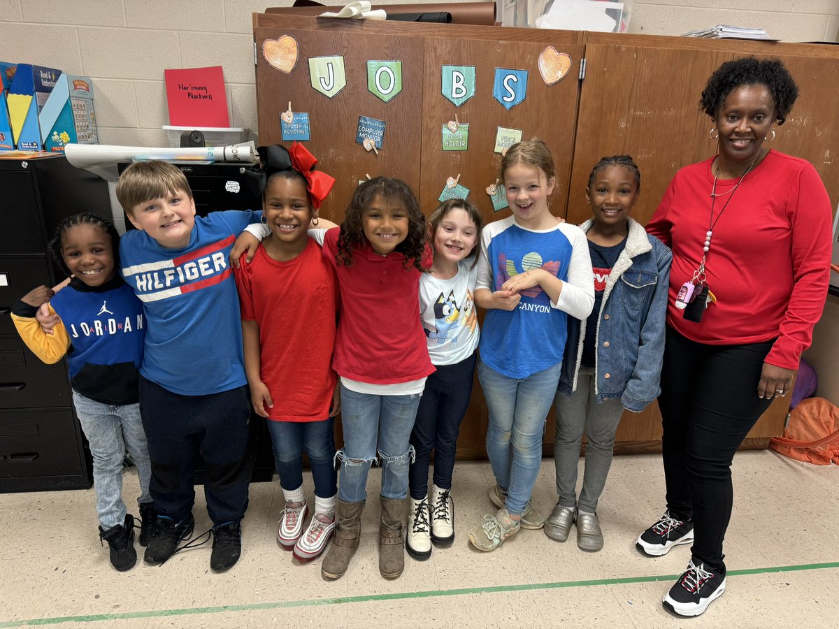 DiggsLatham's tweet photo. #SpiritWeek continued for #ArtsinOurSchoolsMonth, #YouthArtMonth, &amp; #MusicInOurSchoolsMonth. Today was #PrimaryColorDay. https://t.co/ndgX12PrtX