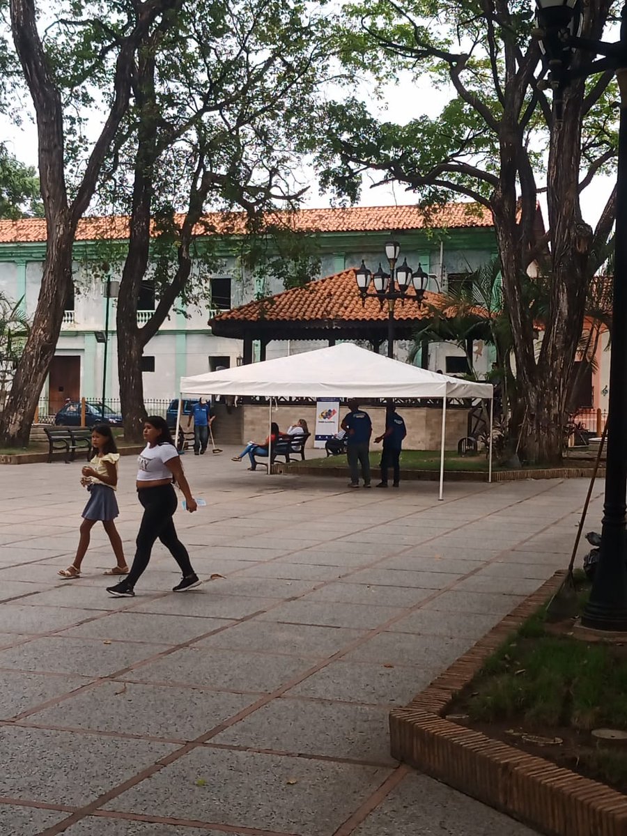 OPINIÓN | Incluso con Rosales, la oposición tiene las de ganar.

"La oposición tiene la cancha libre porque sus contrincantes están en el peor momento de su historia en cuanto a respaldo popular".

#ElQueSeaQueSaqueAMaduro 

elpitazo.net/opinion/inclus…