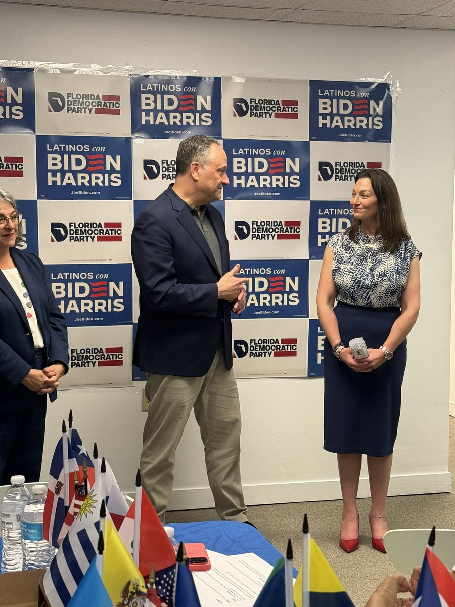 NikkiFried's tweet photo. What a great day connecting to voters in Miami-Dade and sharing a cafecito with our @SecondGentleman @LevineCava and our Miami-Dade Hispanic Caucus Chair @juancuba.
#TakeBackFL #SiSePuede https://t.co/AN3cUetdzx