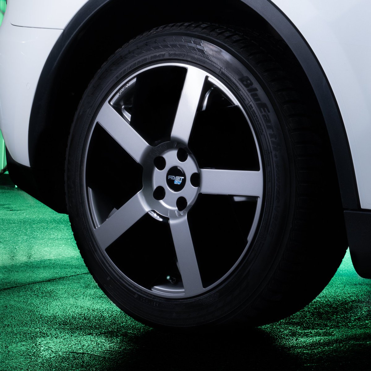 Fastwheelsalloy's tweet image. Allez plus loin avec votre EV 🛣️

Le design aérodynamique unique de l'EV06 vous permet de gagner en autonomie sur une seule charge ⚡

Trouver un détaillant près de chez vous 👇

bit.ly/3JdBxDD

Disponible en:

19x7
19x7.5
19x8
19x8.5
19x9.5

 #fastev #ev #wheels