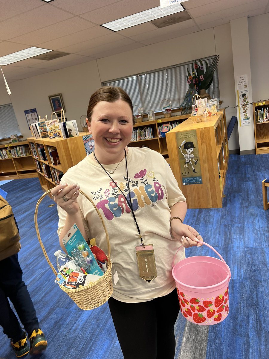 JennnTravis's tweet photo. I’m on my schools Sunshine Committee. 

Today we gifted EVERY staff member an Easter basket with goodies.  My heart was so full watching everyone find their baskets. 

LOOK AT THEIR SMILES!💛💙 https://t.co/KL6JdK13nt
