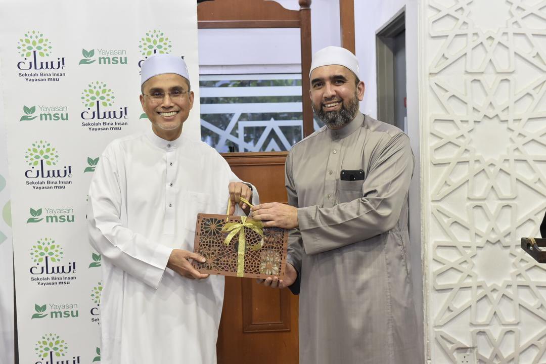 Officiated the Iftar Jamaei and zakat distribution event at Sekolah Bina Insan @sbiyayasanmsu, our school community project under @YayasanMSU. Overwhelming attendance & togetherness within the 2G culture of giving and grateful. Well done to the team at SBI. @MSUmalaysia