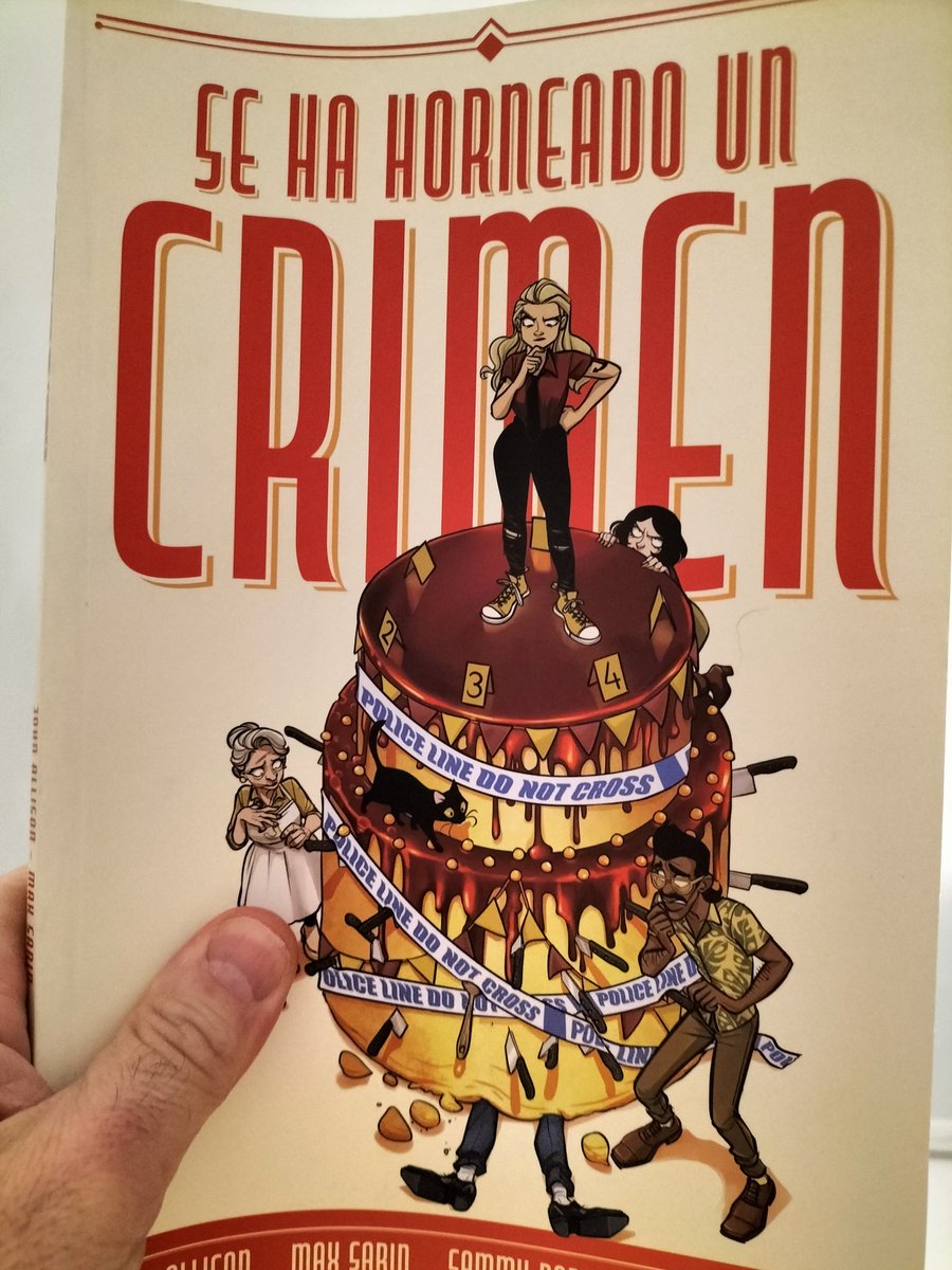 Sepelaci's tweet photo. Qué gozada de lectura. No es #GiantDays , pero se acerca. un whodonit divertido con personajes muy bien creados. Y qué título. Enhorabuena, @Studio_Kat . #sehahorneadouncrimen Es genial. Podría haber sido Crimen en el obrador, pero no es lo mismo... https://t.co/bQJkSsdRh4