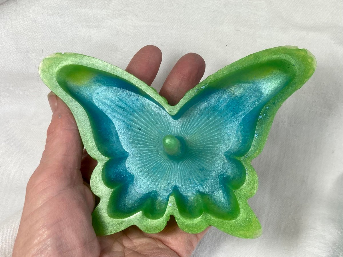 Katyjuneful's tweet photo. Green, Blue and Teal Resin Ring Dish, Jewelry Holder
 https://t.co/IW9Y5XFp0n https://t.co/vBSxhLUCGm