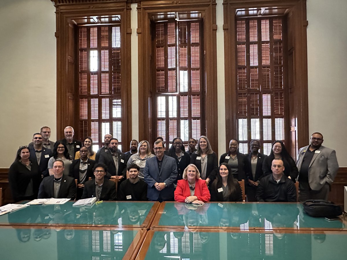 Had a great meeting with the folks from Leadership Killeen at the State Capitol last week. Policy & process were discussed & great questions were posed on a variety of subjects. Thanks to the Killeen Chamber of Commerce for sponsoring this fine group of community leaders. #txlege