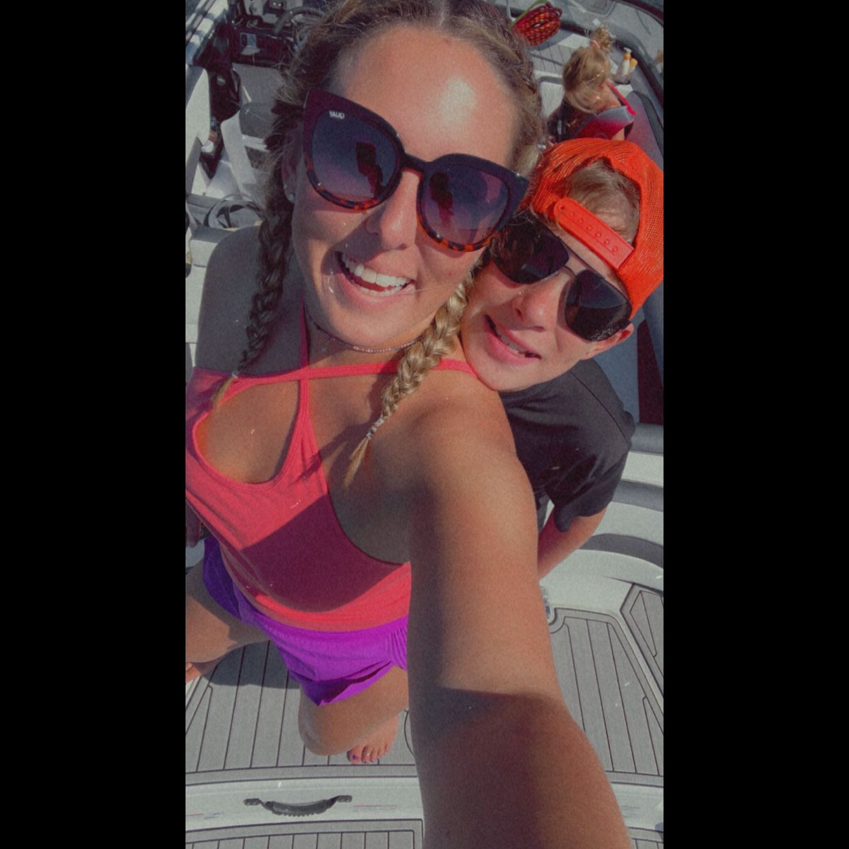 ashley_H_1112's tweet image. These memories from 2 years ago when we 1st bought our boat came up & it’s making me so impatient for this good weather to come & stay… Can’t wait to get back out on the water 🥹💛 #boatlife