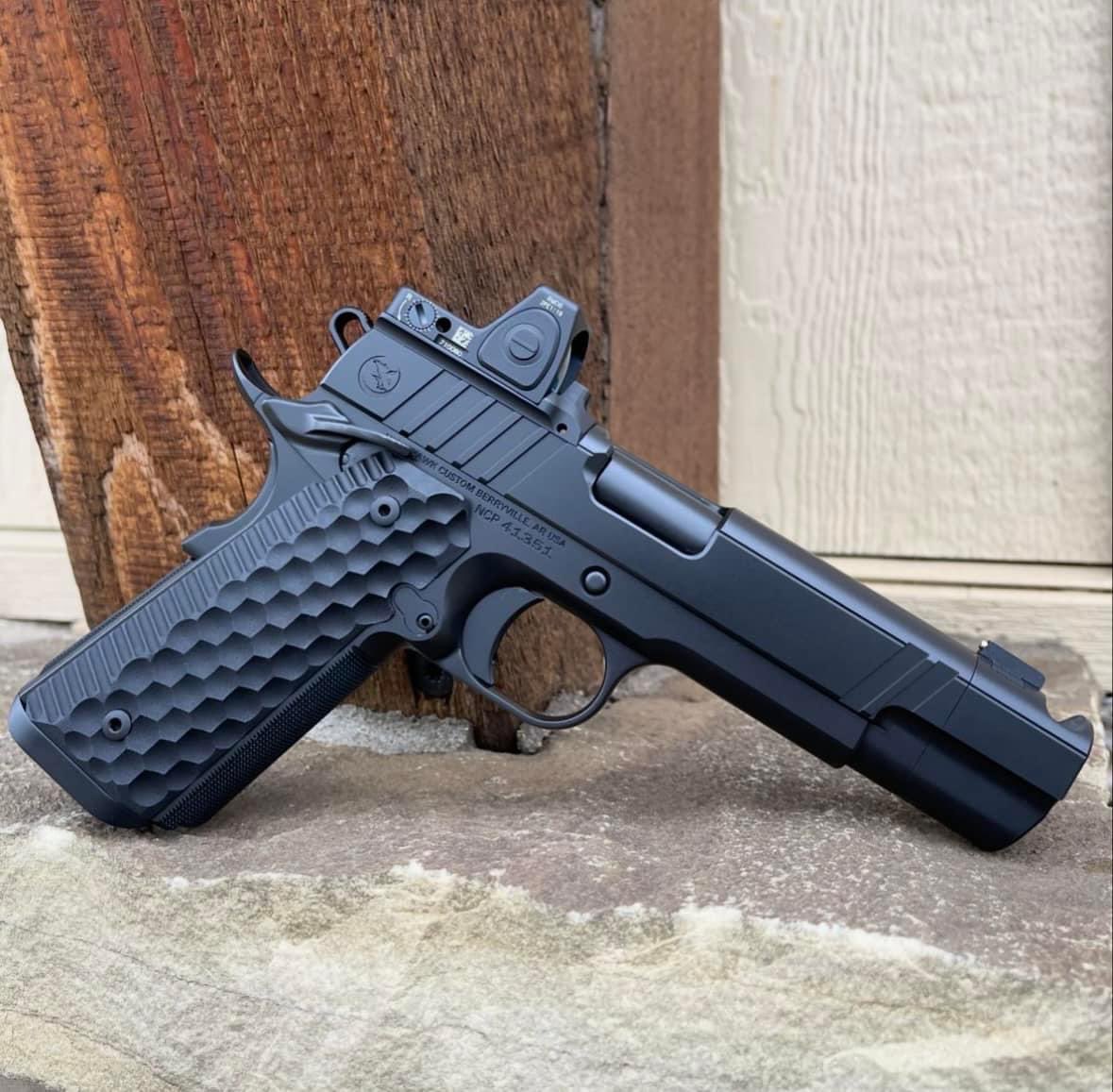 Black out Fire Hawk with all the goodies 😍 .45 ACP, 9mm, or 10mm! CA through EGI too. That hand blended single port comp keeps the classic look while bringing the performance!