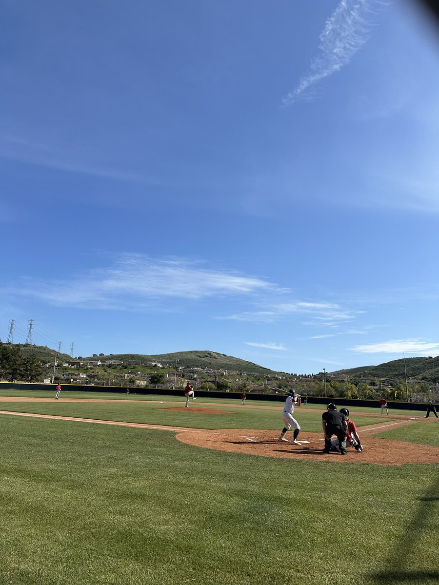 After battling through the gridlocked South OC streets… We are LIVE at San Juan Hills, where the Sea View League leading Stallions (13-1, 4-0) host San Clemente (7-8, 2-2). @sjhhsathletics has nine shutouts in its 11-game win streak, but @SCHSTritons score on error in the 1st.