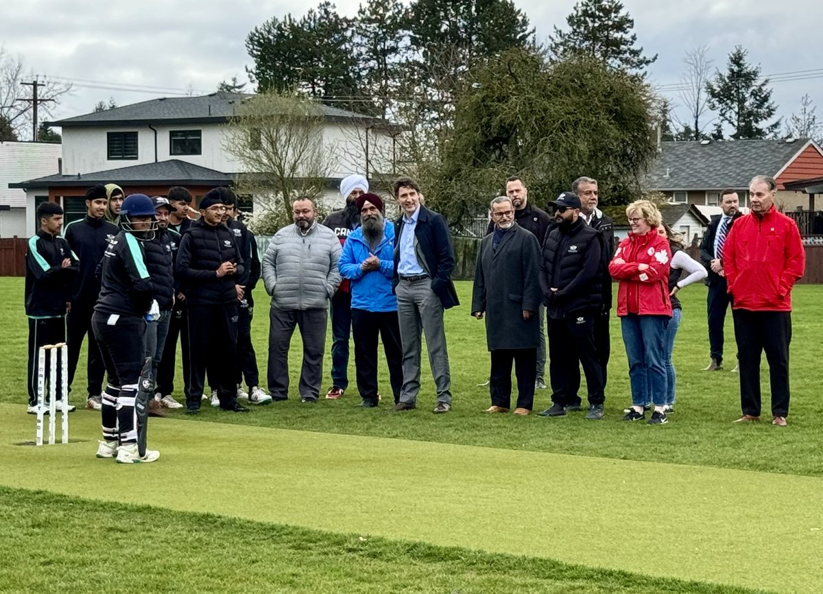 Today I had the pleasure of joining @JustinTrudeau @cafreeland @CQualtro @sukhdhaliwal & @randeepssarai to meet with the Stallions Cricket Club at Delview Park. I appreciated being able to show the PM Delta’s first cricket pitch and talk with some of Delta’s local cricket talent!