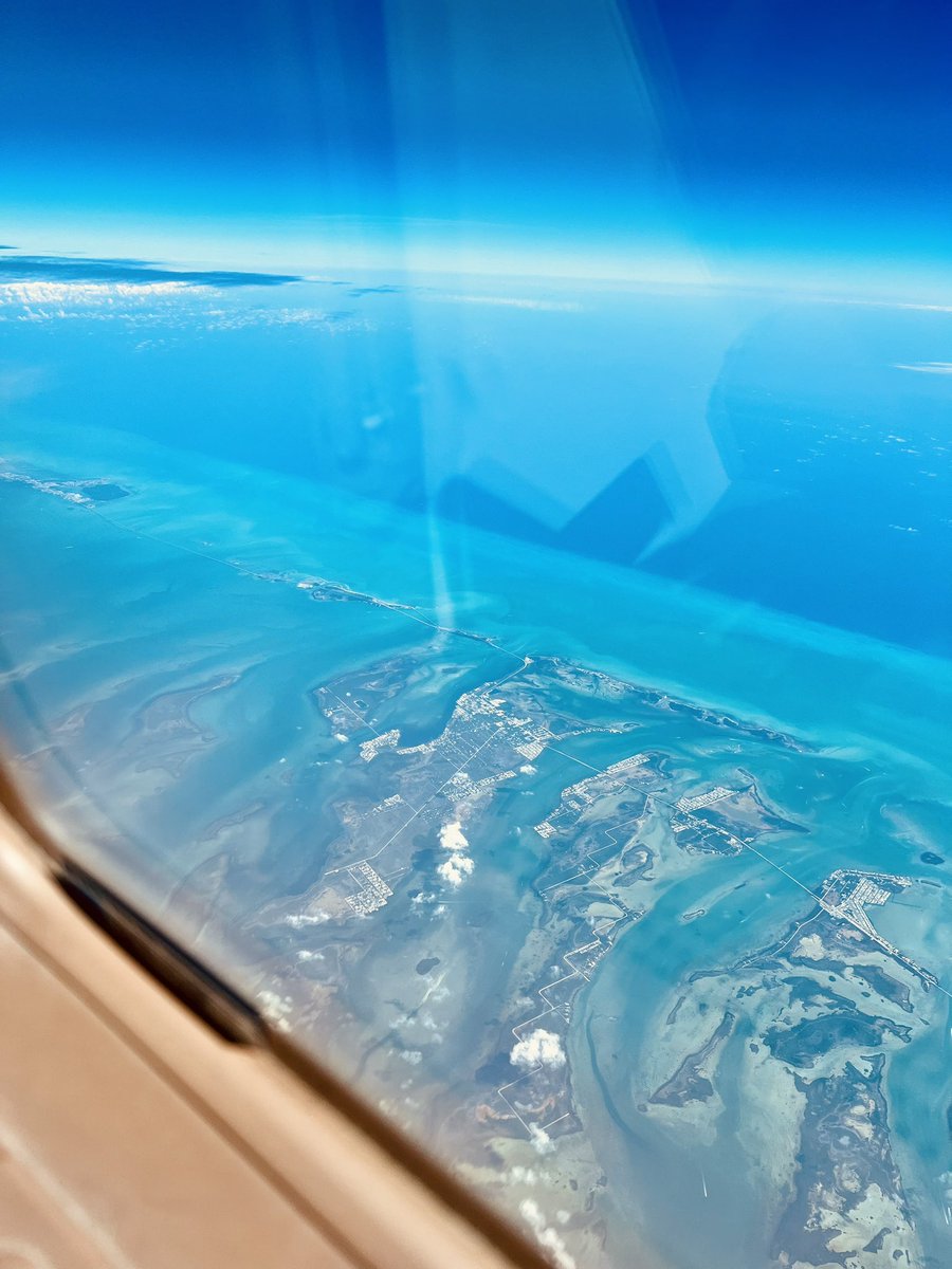 patricefnk's tweet photo. #AF178 CDG MEX ! Une vue exceptionnelle sur les Keys au sud de la Floride 🤩 https://t.co/o7gyuxGogS