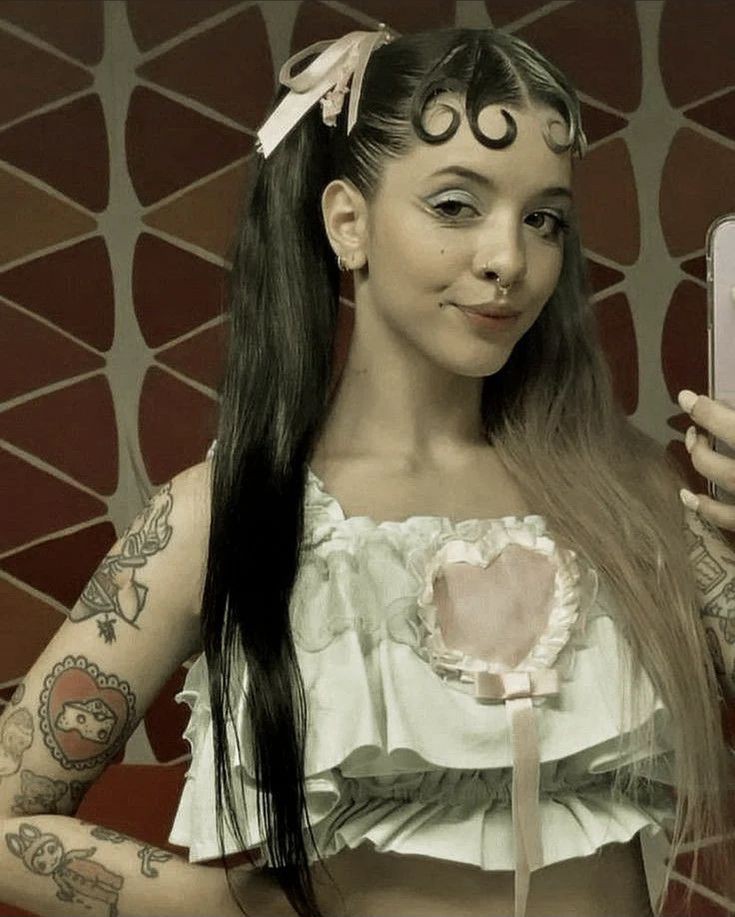 MyHeartIsASt0rm's tweet photo. "I've never listened to Melanie Martinez" YES YOU HAVE!! 

.•♫•♬• 𝒂 𝒕𝒉𝒓𝒆𝒂𝒅 •♬•♫•. https://t.co/rAO36eEoC8