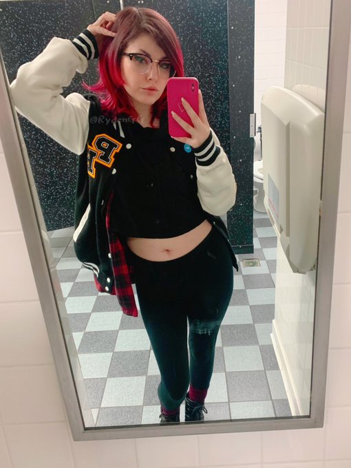 extra buttery popcorn or perish 🍿❤️ https://t.co/jrtFdb1QDe<a href="/tag/apclips"class="tags"><span>#apclips</span></a>