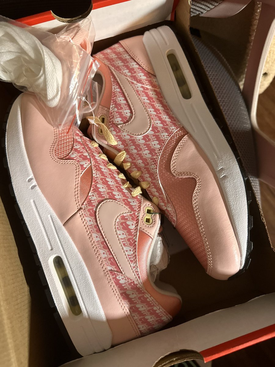 TBDTheRadioShow's tweet photo. We still in AirMax Month right? @Nike @AirMaxDay #AirMax #AirMaxOne #StrawberryLemonade #Limeade #MarchMAXness https://t.co/bqOmTlHxpK