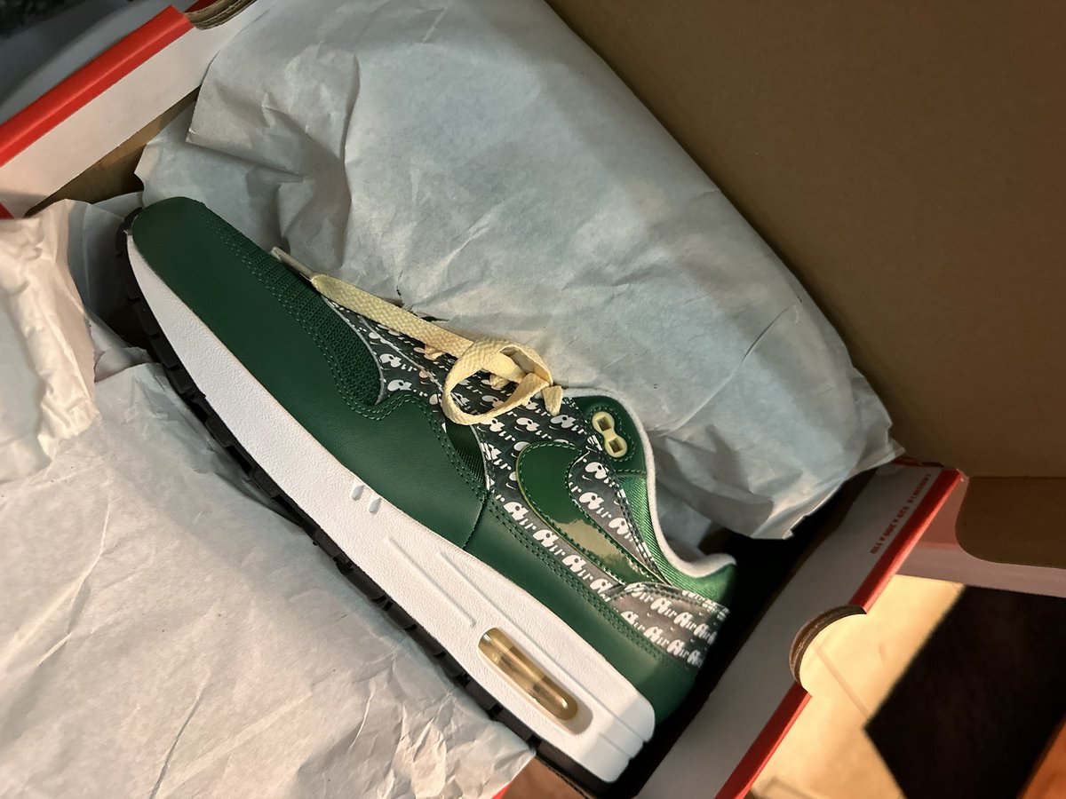 TBDTheRadioShow's tweet photo. We still in AirMax Month right? @Nike @AirMaxDay #AirMax #AirMaxOne #StrawberryLemonade #Limeade #MarchMAXness https://t.co/bqOmTlHxpK