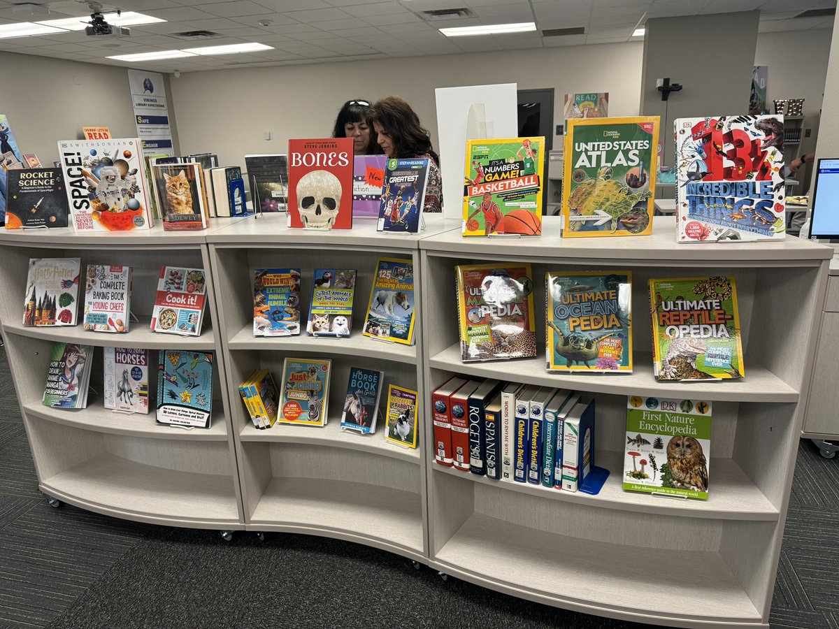 The Village Meadows Vikings  @Villag_Meadows <a href="/DVUSD/">Deer Valley Unified School District</a> received a new library from a Michigan philanthropist, Ms. Brule. She loves reading qnd wanted to share with the VM students.