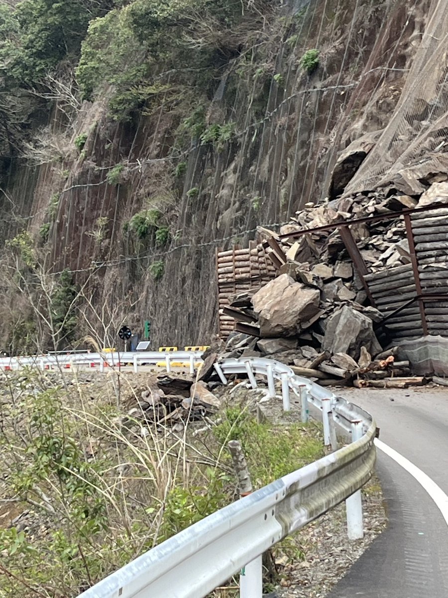 higasimera's tweet photo. すでに出勤の為に、市道林道でまわり道をされている方が多数いらっしゃるとのこと
皆さま充分に気をつけて移動してください。

#東米良 #県道39号線 #交通情報 https://t.co/Q31i0iAbgc