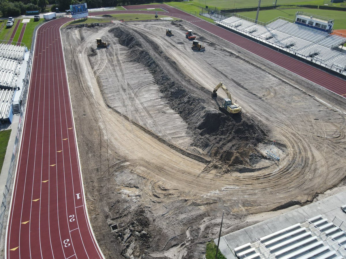 Our @AstroTurfUSA SE team is getting it done for @SoutheastFTBL and Southeast Athletics! Another turnkey project for @Manateeschools. Not bad for a days work! #onourturf #seminoles #manatee #football #soccer #construction