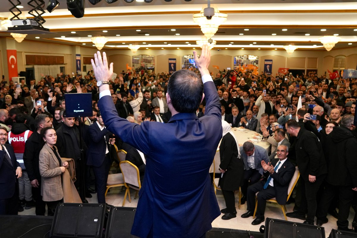 murat_kurum's tweet photo. İstanbul’u ortak akılla, sağduyuyla, istişare kültürüyle yöneteceğiz.

Kanaat önderlerimiz, STK temsilcilerimiz ve muhtarlarımızla sahur vaktinin güzelliklerini paylaşıyoruz.

📍Esenyurt https://t.co/uSclYQCQLd