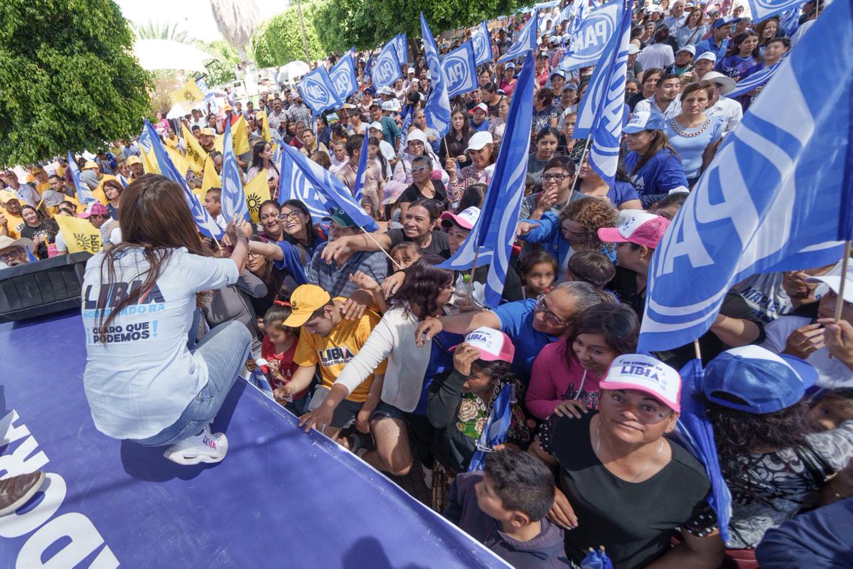 LibiaDennise's tweet photo. 👟🛣️🚙  Llevo años recorriendo el estado, y aquí estoy con ustedes Huanímaro, convencida de que para gobernar Guanajuato, hay que conocer su tierra y su gente.  Me voy feliz de que cada vez somos más los que creemos en un nuevo comienzo para Guanajuato.

#ClaroQuePodemos
#LibiaGobernadora
#VotaLibia