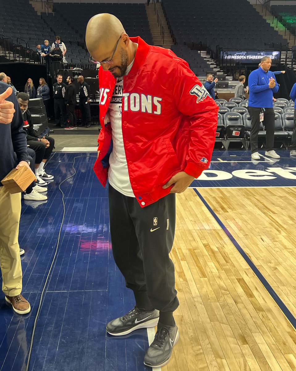 Honoring the 20th anniversary of the ‘04 Championship… Prior to tonight’s game, we presented Corliss Williamson with his custom @Shinola watch and 2004 Championship Anniversary @Starter jacket.