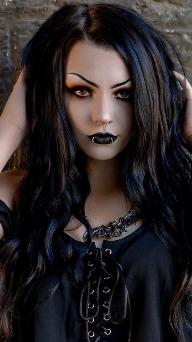 Shadow2323Goth's tweet photo. #Gothtime https://t.co/808vie1afI