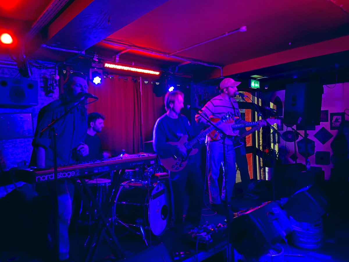 Crackin’ gig from <a href="/Dogfoodbanduk/">Dog Food</a> at <a href="/StrongroomBar/">Strongroom Bar</a> tonight. Sounded amazing. They just keep getting better and better. Catch them if you can. Legends. Oh and Will’s mum is lovely too 😊
