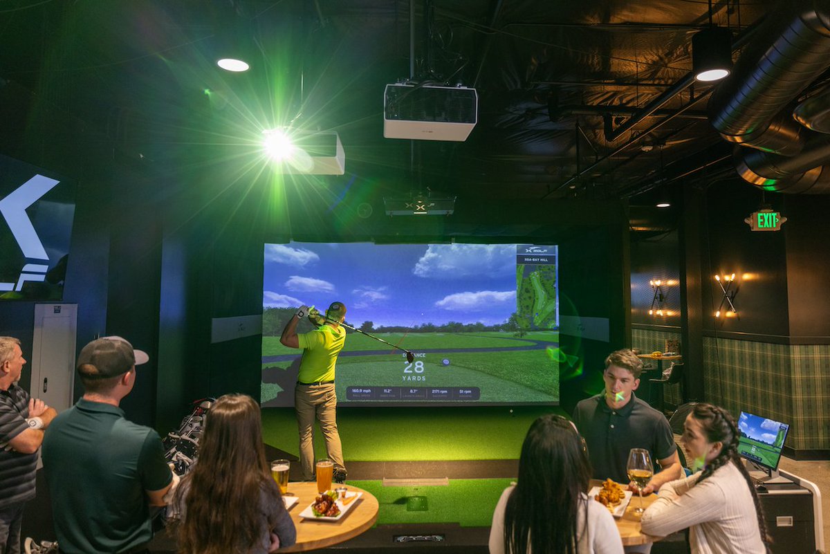 Tag a friend who’s hitting this down the middle 👇 👇 #XGolf #IndoorGolf