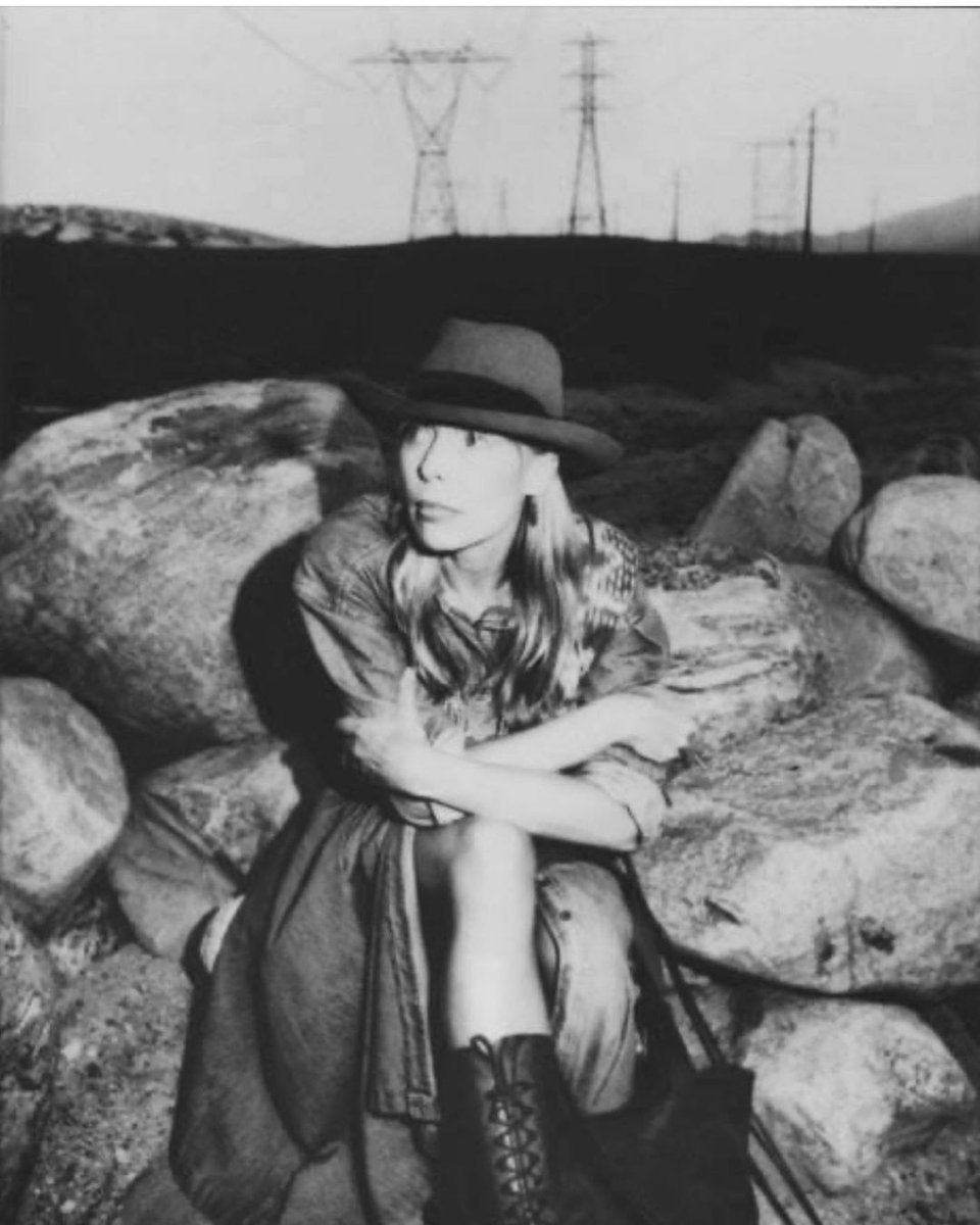 36 years ago this week, Joni’s ‘Chalk Mark in a Rain Storm’ was released. Her 13th studio album featured duets with artists like Peter Gabriel, Willie Nelson, Don Henley, Billy Idol, and Tom Petty. Photo by @LarryKleinMusic