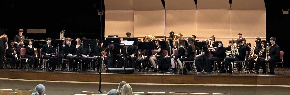 Huge Congratulations to the #CornishIsAwesome @KammererCubs 7th & 8th ~77 students!Receiving a DISTINGUISHED RATING @ksmea Assessment today!@JcpsMusic @ballard_band @JCPSCoS