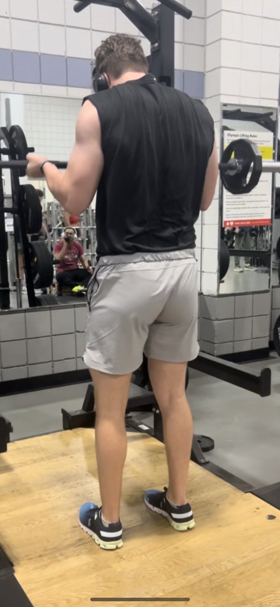 JoshStanford18's tweet photo. 4 classes and several hours of studying almost everyday. I still find time to lift 6 times a week, and throw and run 5 days a week. No one is gonna out work me. Gonna be in Orlando next Tuesday for spring practice with @karlos_sr GO KNIGHTS!!! @UCFKnights @UCF_Football https://t.co/l5pf1GZfY4
