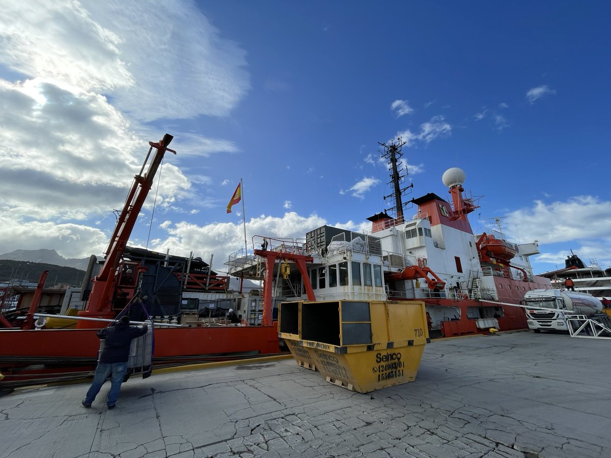 Después de 3 meses hoy el #BIOHesperides ha atracado en el puerto de Ushuaia dando por finalizada la campaña antártica 2023-2024 Gran trabajo de todos y todas #ICTSNews