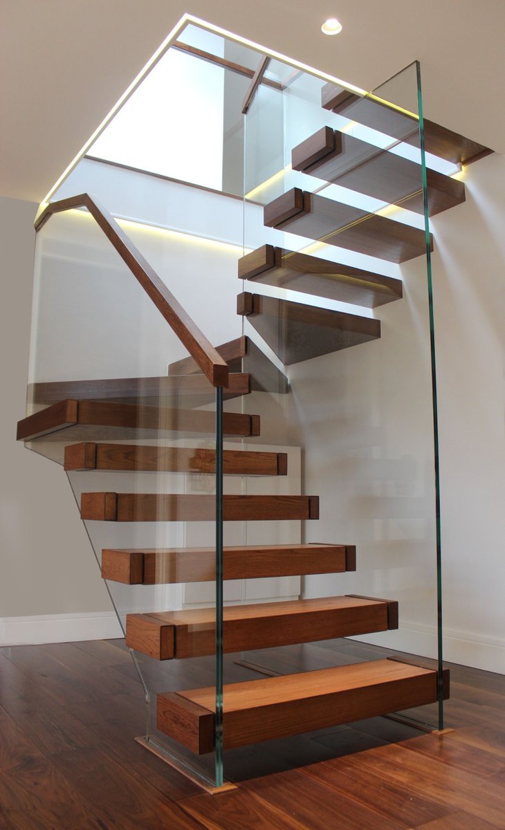 t4design's tweet photo. ✨ Elevate both indoor and outdoor aesthetics with T4 glass balustrades! Not only do they ensure safety, but they also bring a modern touch to any room.  Perfect for that unobstructed view and a clean, contemporary look. #GlassStaircases #BespokeGlass #InteriorDesign #T4Design https://t.co/vNzX2RpyCl