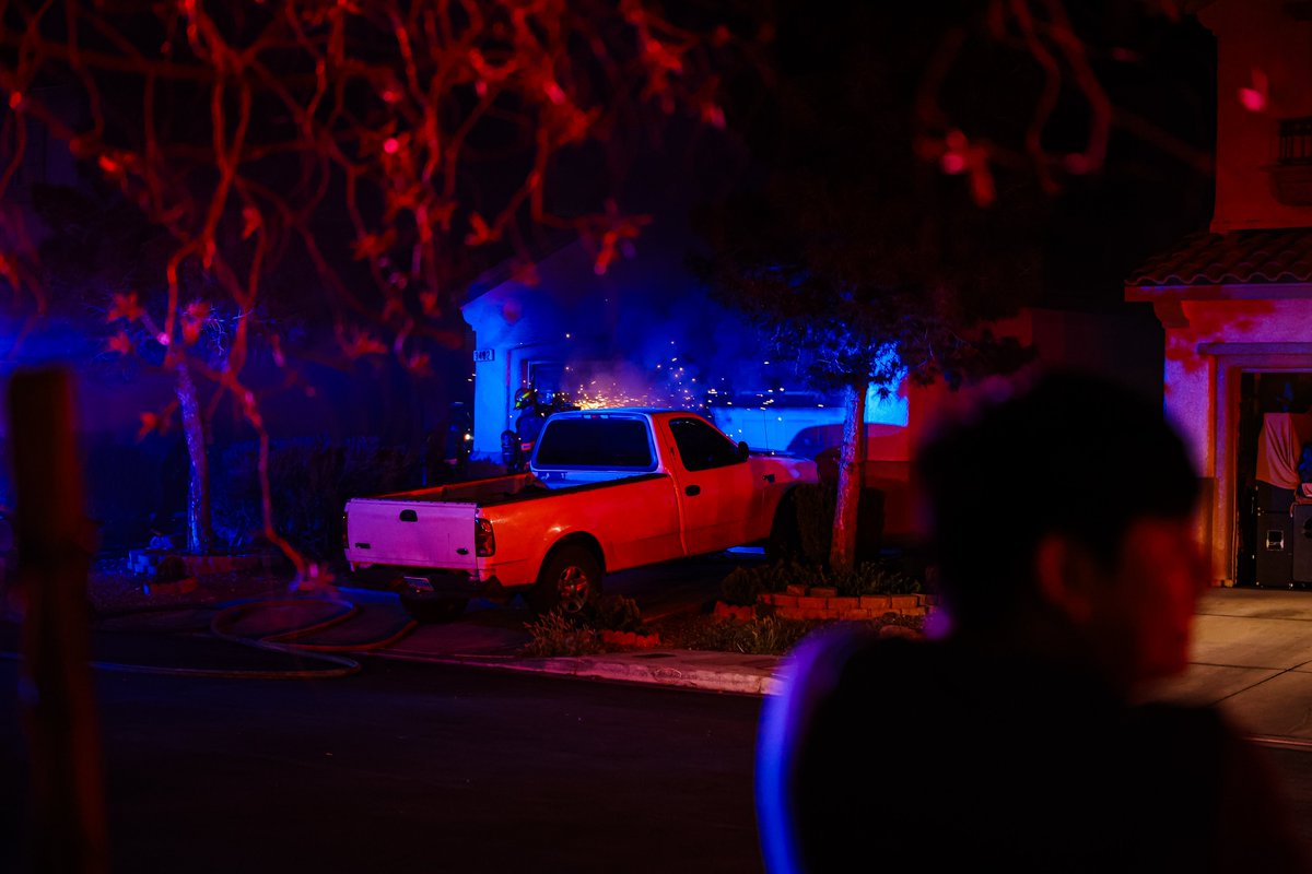 rjayyyf27's tweet photo. Huge shoutout to @ClarkCountyFD for their quick response to a house fire in my neighborhood tonight. Luckily, there appeared to be no one hurt. 
@LasVegasLocally @FOX5Vegas @KTNV @News3LV @reviewjournal #LasVegas #ClarkCountyFD https://t.co/Nc1FctfP2I