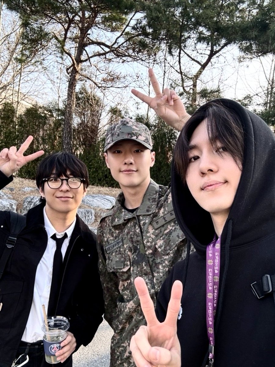 Here, Seungyoun provides an update on his well being, stating that he is doing well in fulfilling his military duty and adhering to the regulations and the time will not pass long. Take care of yourselves and we will meet again soon!