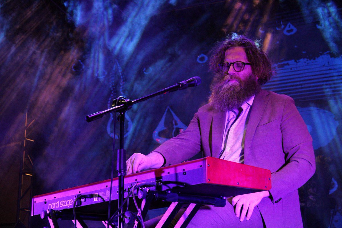 🎶🎸| Vibra el foro de Música del Mundo del Festival Cultural Zacatecas 2024 con la presentación del músico y compositor canadiense, <a href="/bencaplanmusic/">Ben Caplan</a> . 

#FCZ2024 
#ZacatecasEsCultura 
#ElAñoDeLaPaz 
#JuntosSomosPaz