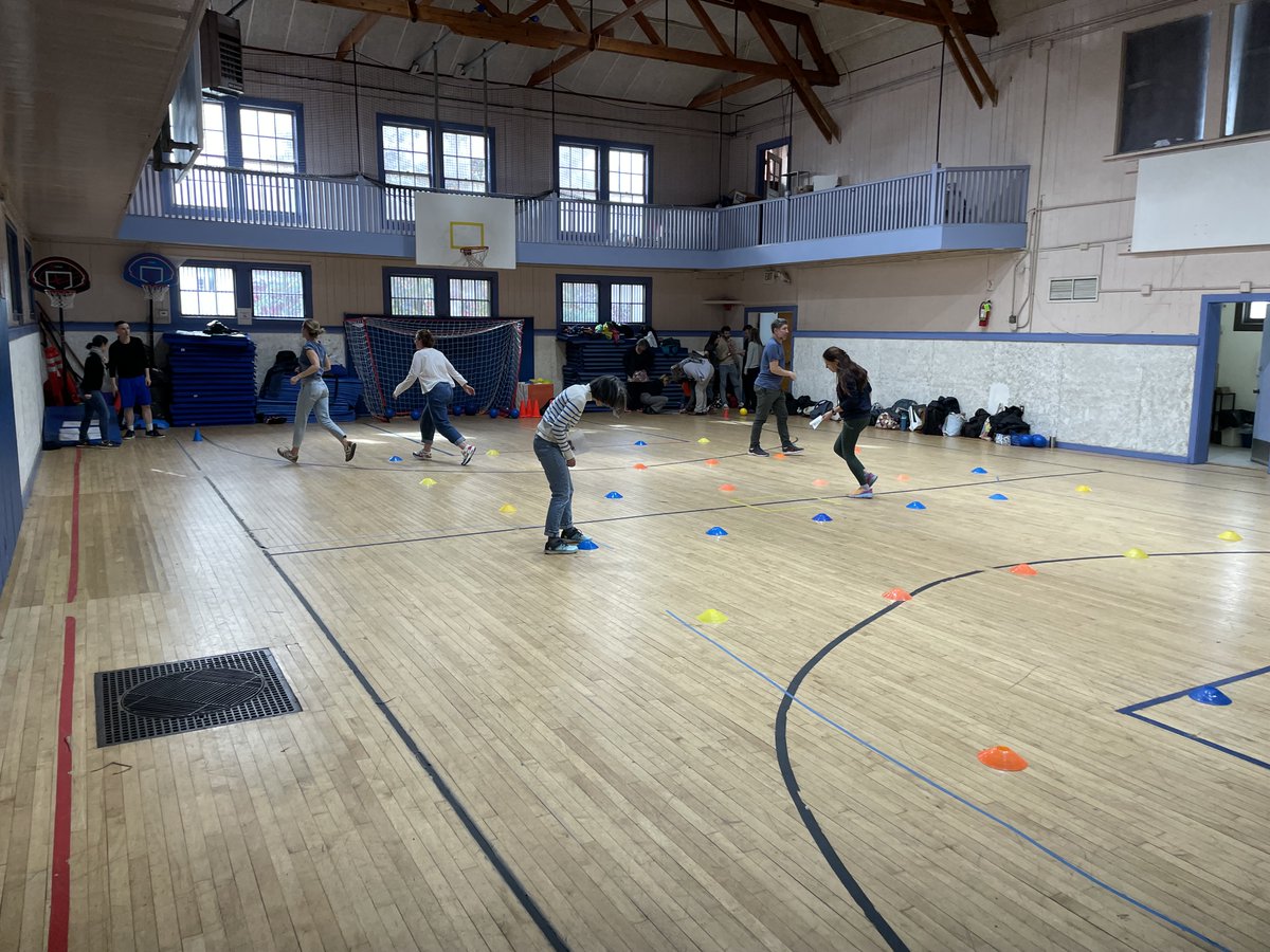 AFE à <a href="/lelyceeSF/">Lycée Français de San Francisco</a> en mars 2024 pour enseigner l'EPS à l'école primaire 🏃‍♂️🏃‍♀️(campus d'Ashbury et de Sausalito). Des temps de formation ont été proposés pour mettre en oeuvre des activités d'orientation à l'école élémentaire avec peu de matériel et des espaces de taille limitée #EPS