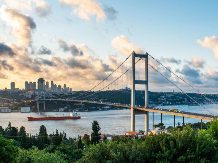 اللهم اجعل امواتنا من الضاحكين المستبشرين، الغارسين من ثمار جنتك الشاربين من حوض نبيك والمحظوظين بشفاعته🌿